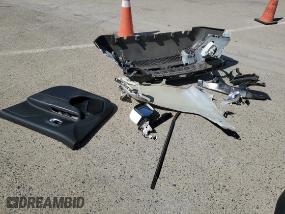 2020 Jeep Renegade Latitude with VIN ZACNJABB9LPL09209, listed as a Copart auction lot 58385545 with 69,459 mi miles and Salvage title. Bid and sale history available at DreamBid. Image 13.