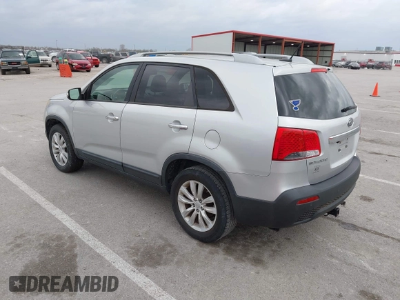 2011 Kia Sorento LX with VIN 5XYKT4A29BG066860, listed as a IAAI auction lot 41931751 with 191,240 mi miles. Bid and sale history available at carsss.com. Image 3.