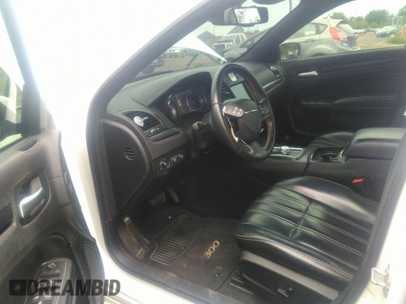 2016 Chrysler 300 S z VIN 2C3CCAGG1GH274296, wystawiony jako IAAI lot #40455490 z przebiegiem 142 235 mil mil oraz . Historia ofert i sprzedaży dostępna na DreamBid. Obrazek 5.