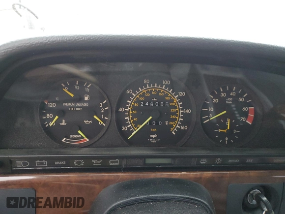 1987 Mercedes-Benz 560 with VIN WDBCA39D7HA322057, listed as a Copart auction lot 83717904 with 246,060 mi miles and Clean Title. Bid and sale history available at DreamBid. Image 9.