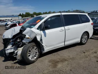 2011 Toyota Sienna XLE AAS z VIN 5TDYK3DC6BS151136, wystawiony jako Copart lot #55106415 z przebiegiem 117 866 mil mil oraz Szkoda całkowita • Salvage title. Historia ofert i sprzedaży dostępna na DreamBid. Obrazek 1.