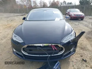 2014 Tesla Model S 60 with VIN 5YJSA1S12EFP42605, listed as a IAAI auction lot 40905031 with 68,155 mi miles and . Bid and sale history available at DreamBid. Image 12.