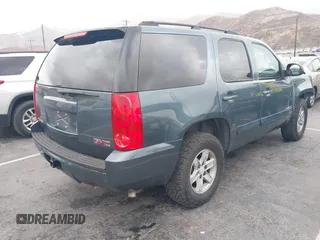 2008 GMC Yukon SLE w/3SA with VIN 1GKFC13C28J166446, listed as a IAAI auction lot 41531715 with 126,926 mi miles. Bid and sale history available at carsss.com. Image 4.