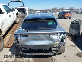 2021 Ford Mustang Mach-E Select z VIN 3FMTK1RM3MMA07686, wystawiony jako IAAI lot #41702088 z przebiegiem 26 158 mil mil oraz . Historia ofert i sprzedaży dostępna na DreamBid. Obrazek 17.