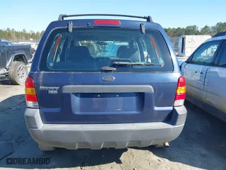 2003 Ford Escape XLS Popular with VIN 1FMYU02133KA02990, listed as a IAAI auction lot 41803174 with 140,792 mi miles. Bid and sale history available at carsss.com. Image 15.