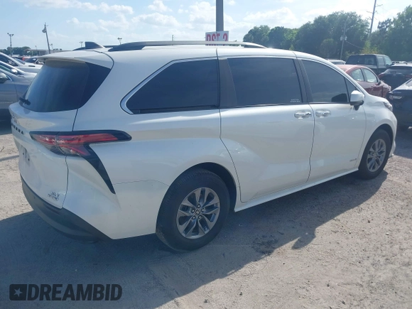 2021 Toyota Sienna XLE with VIN 5TDYRKEC0MS002020, listed as a IAAI auction lot 41952525 with 345,978 mi miles. Bid and sale history available at carsss.com. Image 4.