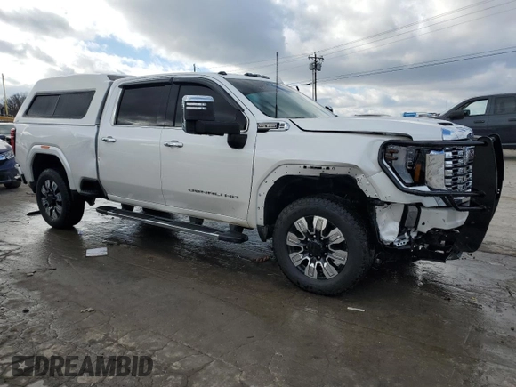 2024 GMC Sierra 2500HD Denali z VIN 1GT49RE74RF395604, wystawiony jako Copart lot #41529455 z przebiegiem 16 545 mil mil oraz Szkoda całkowita • Salvage title. Historia ofert i sprzedaży dostępna na DreamBid. Obrazek 4.
