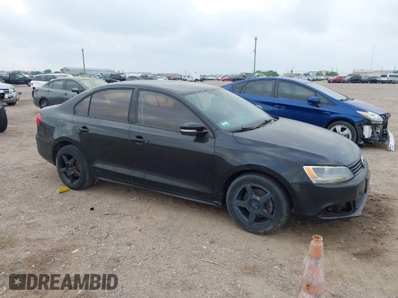2011 Volkswagen Jetta Sedan SE w/Convenience & Sunroof PZEV with VIN 3VWDZ7AJ2BM359094, listed as a IAAI auction lot 42067719 with 165,720 mi miles. Bid and sale history available at carsss.com. Image 1.