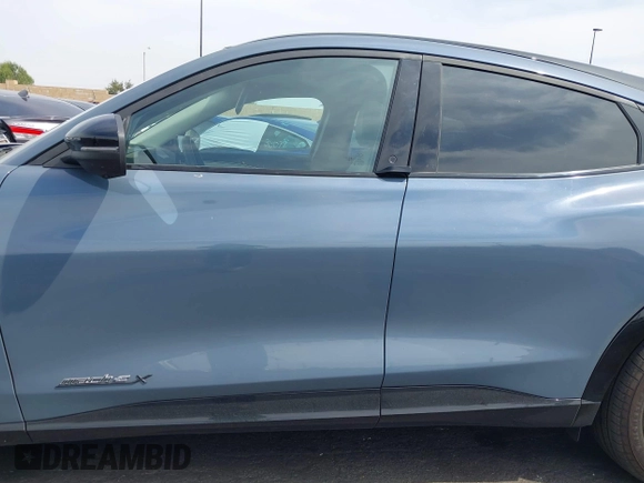 2024 Ford Mustang Mach-E Premium z VIN 3FMTK3R74RMA22243, wystawiony jako IAAI lot #42157639 z przebiegiem 14 032 mil mil oraz . Historia ofert i sprzedaży dostępna na DreamBid. Obrazek 14.