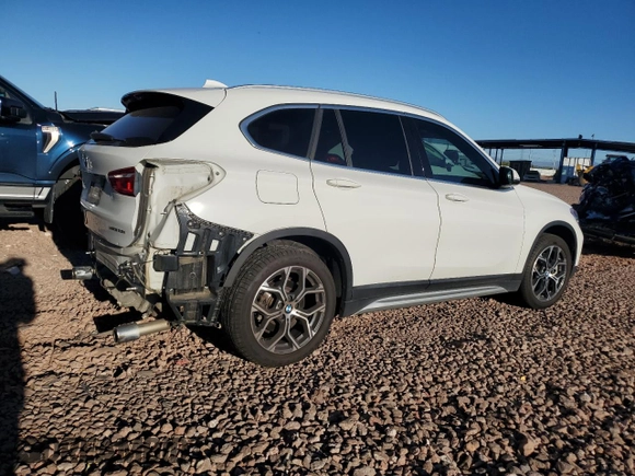 2021 BMW X1 xDrive28i with VIN WBXJG9C08M5U21413, listed as a Copart auction lot 49733935 with 44,220 mi miles and Salvage Title. Bid and sale history available at carsss.com. Image 3.
