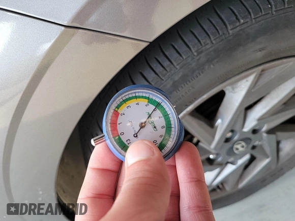 2024 Hyundai Elantra SEL z VIN KMHLM4DG4RU636275, wystawiony jako IAAI lot #42853008 z przebiegiem 32 964 mil mil oraz . Historia ofert i sprzedaży dostępna na DreamBid. Obrazek 5.