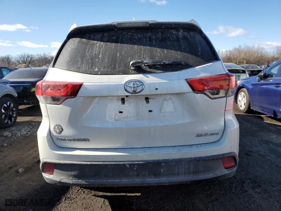 2019 Toyota Highlander SE with VIN 5TDJZRFH1KS563702, listed as a Copart auction lot 42927035 with 0 mi miles and Salvage Title. Bid and sale history available at carsss.com. Image 6.