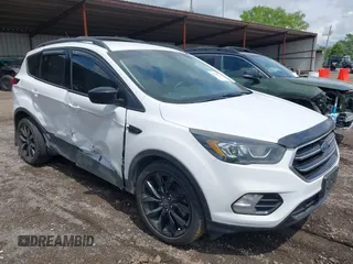 2019 Ford Escape SE z VIN 1FMCU9GD8KUB42375, wystawiony jako IAAI lot #42267131 z przebiegiem 75 050 mil mil oraz . Historia ofert i sprzedaży dostępna na DreamBid. Obrazek 1.