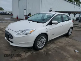 2015 Ford Focus Electric z VIN 1FADP3R46FL288088, wystawiony jako Copart lot #51020475 z przebiegiem 64 928 mil mil oraz Tytuł czysty. Historia ofert i sprzedaży dostępna na DreamBid. Obrazek 1.