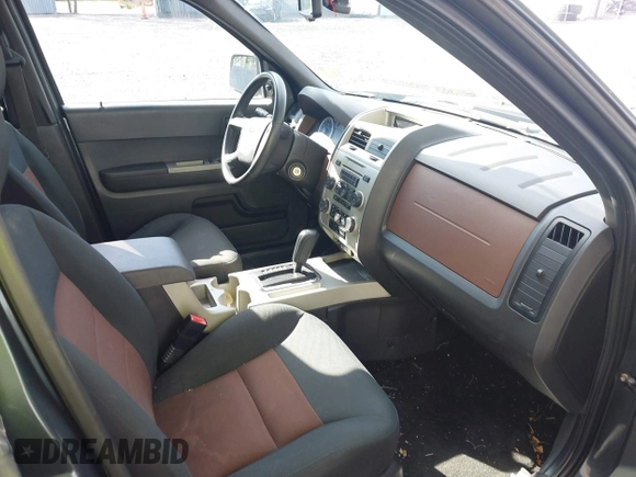 2008 Ford Escape XLT with VIN 1FMCU93108KA52105, listed as a IAAI auction lot 41887169 with 137,539 mi miles. Bid and sale history available at carsss.com. Image 5.