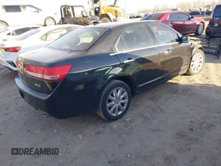 2011 Lincoln MKZ z VIN 3LNHL2GC4BR767550, wystawiony jako IAAI lot #41016775 z przebiegiem 105 926 mil mil oraz . Historia ofert i sprzedaży dostępna na DreamBid. Obrazek 4.