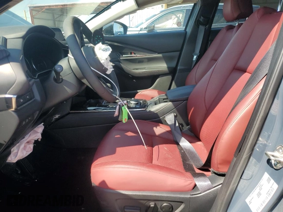 2025 Mazda CX-30 S Carbon Edition z VIN 3MVDMBCM5SM773318, wystawiony jako Copart lot #55027585 z przebiegiem 7 213 mil mil oraz Nie do naprawy • Non repairable. Historia ofert i sprzedaży dostępna na DreamBid. Obrazek 7.