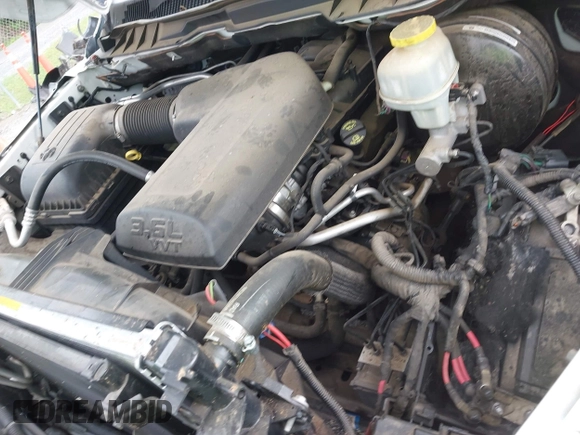 2017 Ram 1500 SLT z VIN 1C6RR7GG9HS736595, wystawiony jako IAAI lot #42230792 z przebiegiem 132 627 mil mil oraz . Historia ofert i sprzedaży dostępna na DreamBid. Obrazek 10.