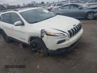 2018 Jeep Cherokee Limited with VIN 1C4PJMDB8JD613833, listed as a IAAI auction lot 40831461 with 134,497 mi miles. Bid and sale history available at carsss.com. Image 1.
