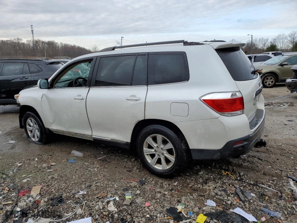 2011 Toyota Highlander with VIN 5TDZK3EHXBS044590, listed as a Copart auction lot 84206474 with 212,341 mi miles and Non Repairable. Bid and sale history available at carsss.com. Image 2.