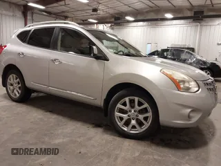 2011 Nissan Rogue SV z VIN JN8AS5MV2BW252693, wystawiony jako IAAI lot #42217693 z przebiegiem 154 278 mil mil oraz . Historia ofert i sprzedaży dostępna na DreamBid. Obrazek 1.