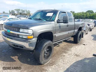 2001 Chevrolet Silverado 1500 LT with VIN 1GCEK19T91Z248375, listed as a IAAI auction lot 40061304 with 1 mi miles. Bid and sale history available at carsss.com. Image 2.
