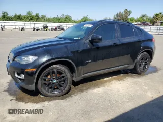 2013 BMW X6 xDrive50i z VIN 5UXFG8C51DL591082, wystawiony jako Copart lot #55424895 z przebiegiem 94 943 mil mil oraz Szkody całkowita. Historia ofert i sprzedaży dostępna na DreamBid. Obrazek 1.
