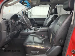 2008 Nissan Titan XE z VIN 1N6AA07F18N341057, wystawiony jako Copart lot #53976465 z przebiegiem 206 495 mil mil oraz Czysty tytuł • Clean title. Historia ofert i sprzedaży dostępna na DreamBid. Obrazek 7.
