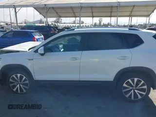 2024 Volkswagen Taos SE z VIN 3VVEX7B29RM025564, wystawiony jako IAAI lot #41350181 z przebiegiem 6 862 mil mil oraz . Historia ofert i sprzedaży dostępna na DreamBid. Obrazek 14.