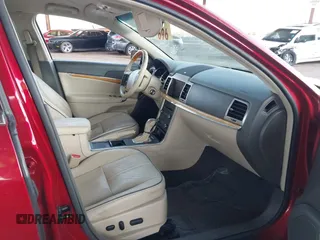 2012 Lincoln MKZ z VIN 3LNHL2GC9CR820146, wystawiony jako IAAI lot #42015047 z przebiegiem 89 135 mil mil oraz . Historia ofert i sprzedaży dostępna na DreamBid. Obrazek 5.