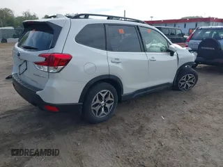 2023 Subaru Forester Premium z VIN JF2SKADC2PH471884, wystawiony jako IAAI lot #42073492 z przebiegiem Nie podano mil oraz . Historia ofert i sprzedaży dostępna na DreamBid. Obrazek 4.