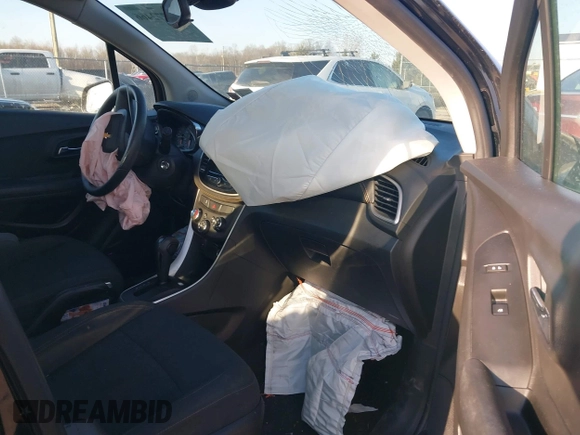 2020 Chevrolet Trax LS with VIN KL7CJNSB8LB092115, listed as a IAAI auction lot 41772466 with 40,933 mi miles. Bid and sale history available at carsss.com. Image 5.