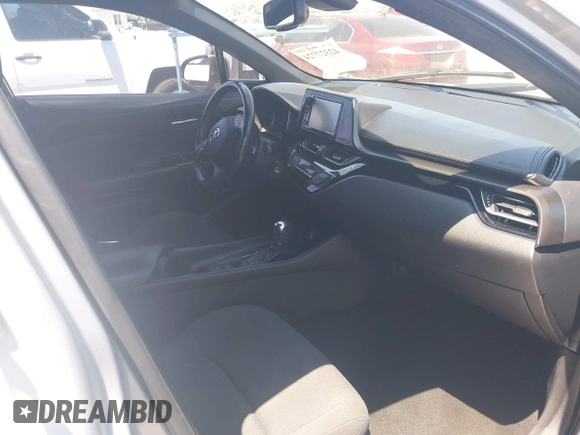 2018 Toyota C-HR XLE z VIN NMTKHMBX2JR057798, wystawiony jako IAAI lot #42327724 z przebiegiem 115 715 mil mil oraz . Historia ofert i sprzedaży dostępna na DreamBid. Obrazek 5.