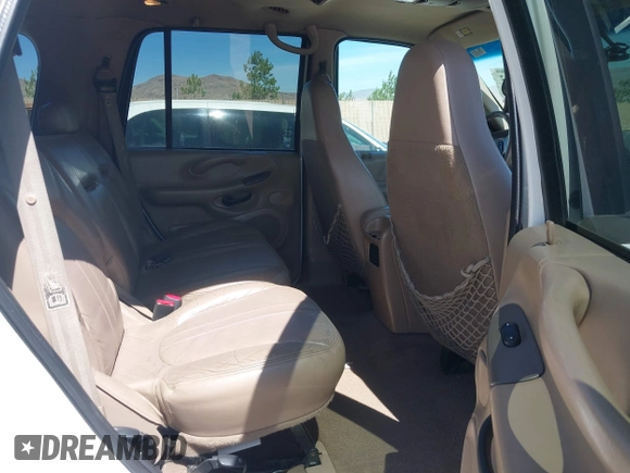 1999 Ford Expedition XLT with VIN 1FMPU18L2XLB92596, listed as a IAAI auction lot 42564012 with Not provided miles and . Bid and sale history available at DreamBid. Image 8.