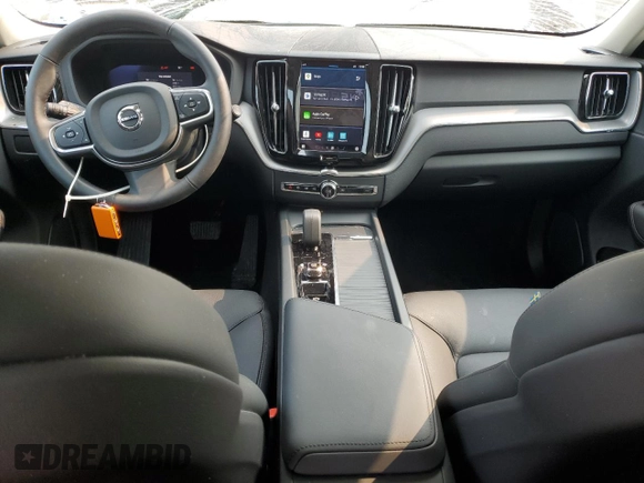 2025 Volvo XC60 Core z VIN YV4M12RJ7S1002361, wystawiony jako Copart lot #57670975 z przebiegiem 6 318 mil mil oraz Szkoda całkowita • Salvage title. Historia ofert i sprzedaży dostępna na DreamBid. Obrazek 8.