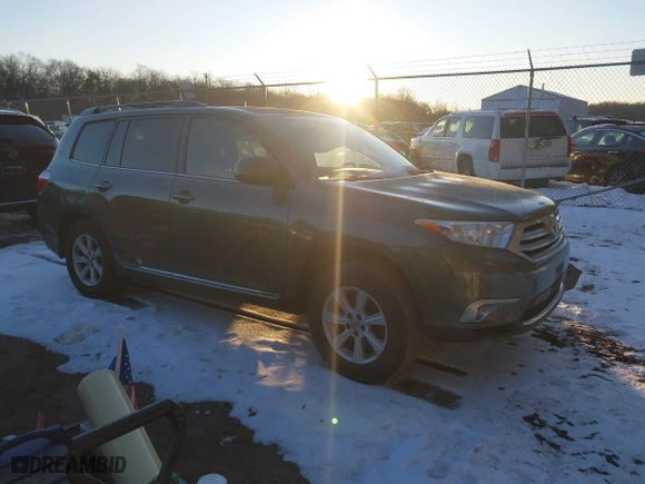 2013 Toyota Highlander with VIN 5TDZK3EH1DS137016, listed as a IAAI auction lot 41292324 with 157,156 mi miles. Bid and sale history available at carsss.com. Image 1.