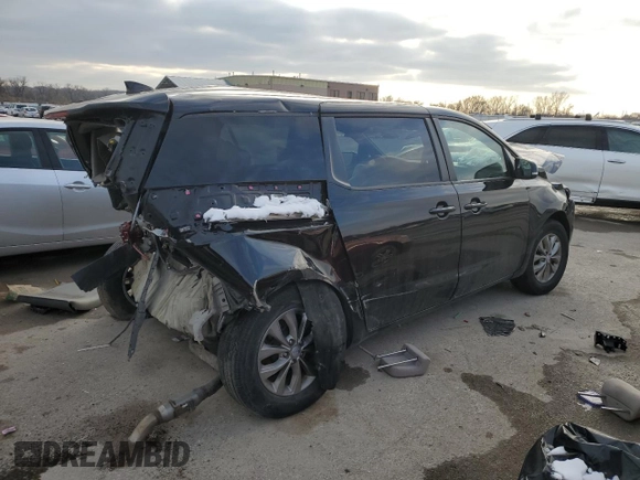 2020 Kia Sedona LX with VIN KNDMB5C11L6633749, listed as a Copart auction lot 82845404 with 105,964 mi miles and Salvage Title. Bid and sale history available at carsss.com. Image 3.