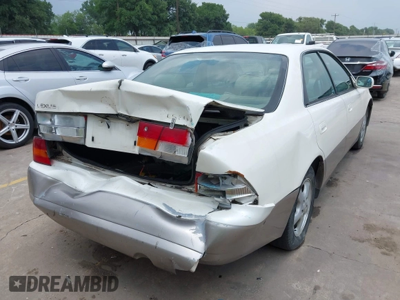 1998 Lexus ES 300 with VIN JT8BF28GXW0106483, listed as a IAAI auction lot 42177092 with Not provided miles and . Bid and sale history available at DreamBid. Image 4.