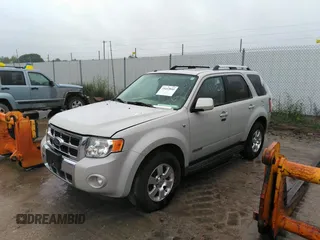 2008 Ford Escape Limited with VIN 1FMCU94108KB33832, listed as a IAAI auction lot 36684133 with 199,192 mi miles. Bid and sale history available at carsss.com. Image 2.