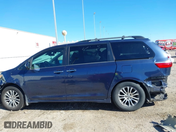 2018 Toyota Sienna XLE Auto Access Seat with VIN 5TDYZ3DC5JS914497, listed as a IAAI auction lot 41206120 with 208,996 mi miles. Bid and sale history available at carsss.com. Image 15.