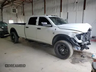 2015 Ram 2500 Tradesman z VIN 3C6UR5HL6FG640275, wystawiony jako Copart lot #53720945 z przebiegiem 153 842 mil mil oraz Szkody całkowita. Historia ofert i sprzedaży dostępna na DreamBid. Obrazek 4.