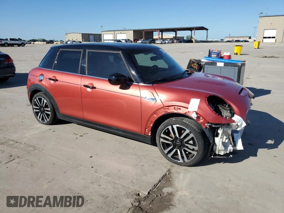2021 MINI Hardtop 4 Door Cooper S z VIN WMWXU9C08M2N29397, wystawiony jako Copart lot #54247915 z przebiegiem 8 654 mil mil oraz Szkoda całkowita • Salvage title. Historia ofert i sprzedaży dostępna na DreamBid. Obrazek 4.