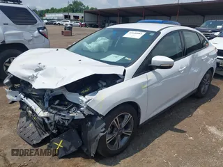 2018 Ford Focus SE z VIN 1FADP3FE5JL267982, wystawiony jako IAAI lot #42646881 z przebiegiem 40 163 mil mil oraz . Historia ofert i sprzedaży dostępna na DreamBid. Obrazek 17.
