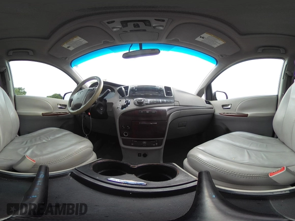 2011 Toyota Sienna XLE AAS with VIN 5TDYK3DC1BS136012, listed as a IAAI auction lot 41869637 with 231,418 mi miles. Bid and sale history available at carsss.com. Image 24.