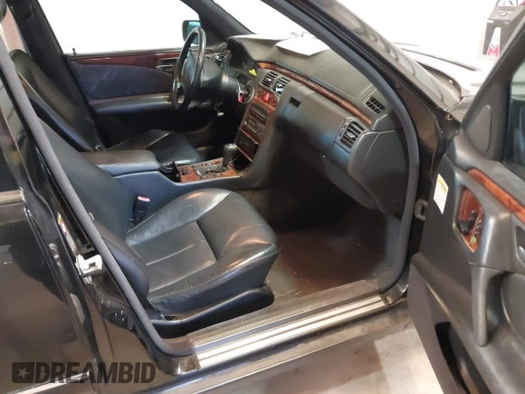 1998 Mercedes-Benz E-Class with VIN WDBJF65F7WA617755, listed as a IAAI auction lot 41737424 with 113,068 mi miles. Bid and sale history available at carsss.com. Image 5.