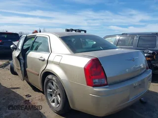 2006 Chrysler 300 с VIN 2C3LA43R16H513617, выставлен на аукционе IAAI как лот 41833601 с пробегом Не указан миль и . История ставок и продаж доступна на DreamBid. Изображение 3.