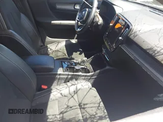 2022 Volvo XC40 R-Design with VIN YV4162UM1N2739706, listed as a IAAI auction lot 42193001 with 15,579 mi miles and . Bid and sale history available at DreamBid. Image 5.