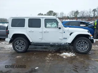 2024 Jeep Wrangler High Altitude z VIN 1C4RJXU66RW174919, wystawiony jako IAAI lot #41563619 z przebiegiem 4 133 mil mil oraz . Historia ofert i sprzedaży dostępna na DreamBid. Obrazek 13.