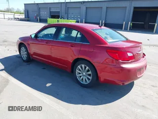 2010 Chrysler Sebring Limited z VIN 1C3CC5FB7AN111955, wystawiony jako IAAI lot #42150637 z przebiegiem 108 856 mil mil oraz . Historia ofert i sprzedaży dostępna na DreamBid. Obrazek 3.