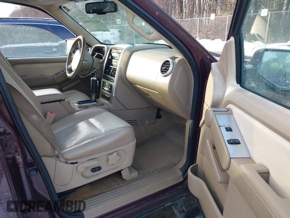 2007 Mercury Mountaineer Premier with VIN 4M2EU38E57UJ18327, listed as a IAAI auction lot 41333082 with 209,690 mi miles. Bid and sale history available at carsss.com. Image 5.